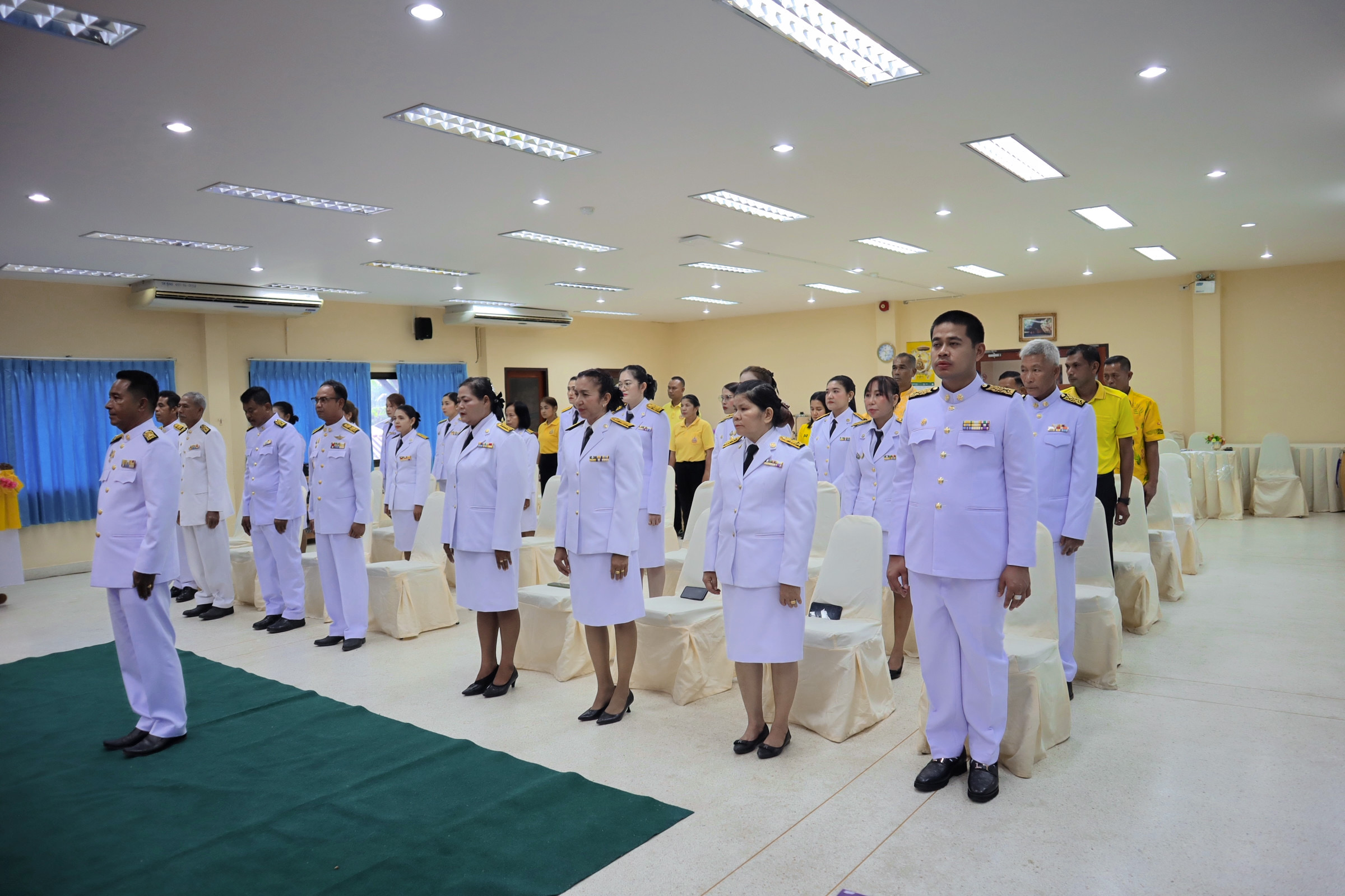 พิธีรับพระราชทานพระบรมฉายาลักษณ์ พระบาทสมเด็จพระเจ้าอยู่หัว ที่ฉายกับสมเด็จพระนางเจ้าฯ พระบรมราชินี