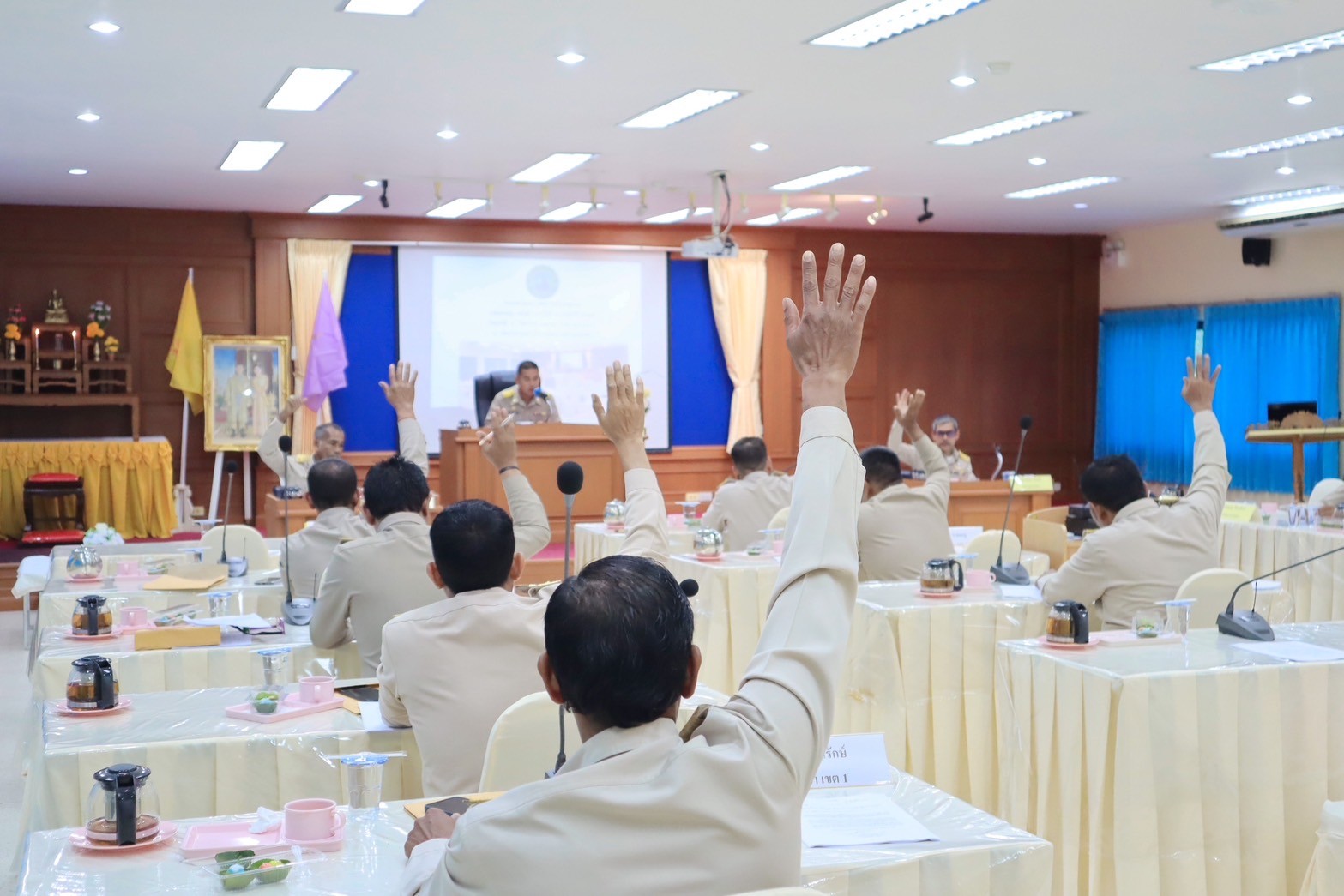ประชุมสภาเทศบาลตำบลชุมพล  สมัยสามัญ สมัยที่ ๓ ครั้งที่ ๒ ประจำปี ๒๕๖๗