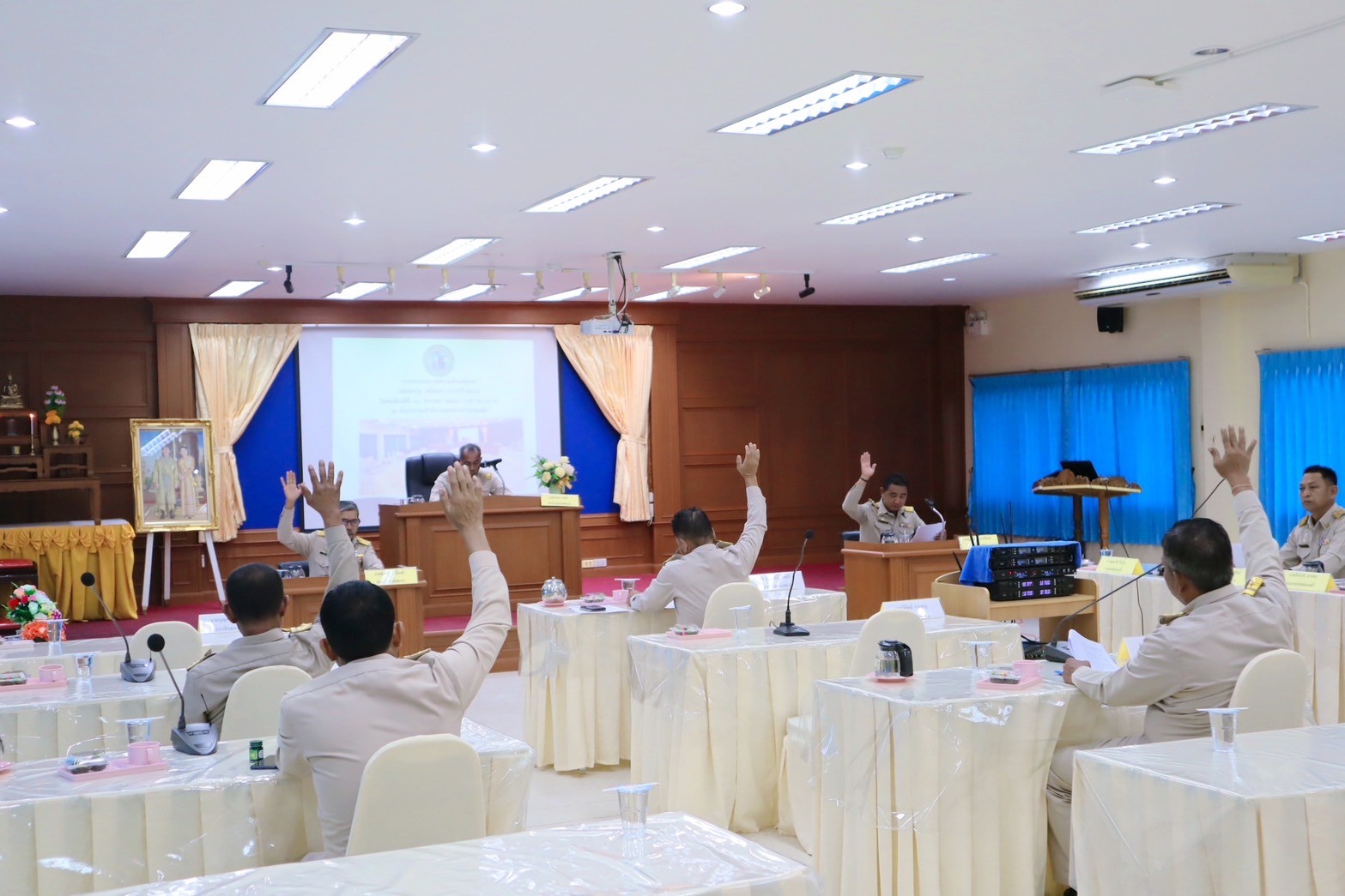 ประชุมสภาเทศบาลตำบลชุมพล 
สมัยสามัญ สมัยแรก ประจำปี ๒๕๖๘