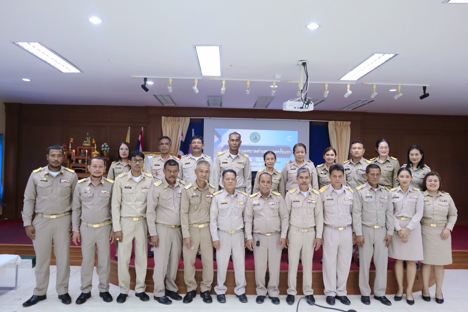 การประชุมสภาเทศบาลตำบลชุมพลครั้งแรก