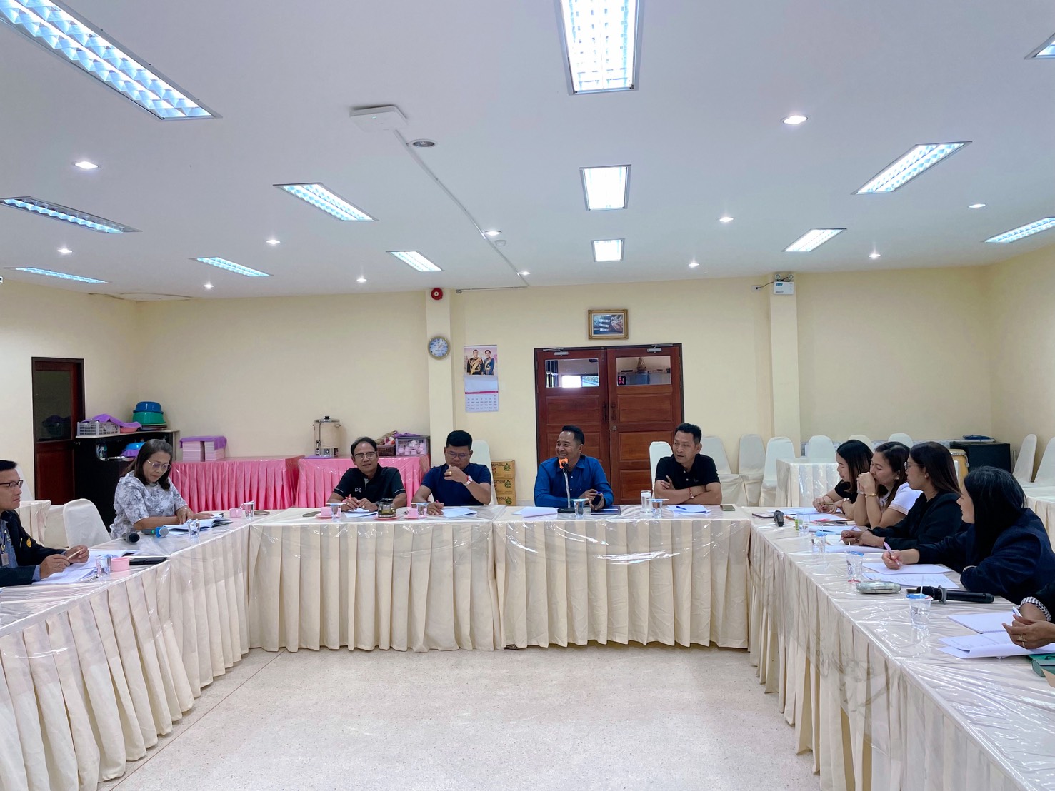 ประชุมหัวหน้าส่วนราชการ เทศบาลตำบลชุมพล ประจำเดือน พฤศจิกายน 2568