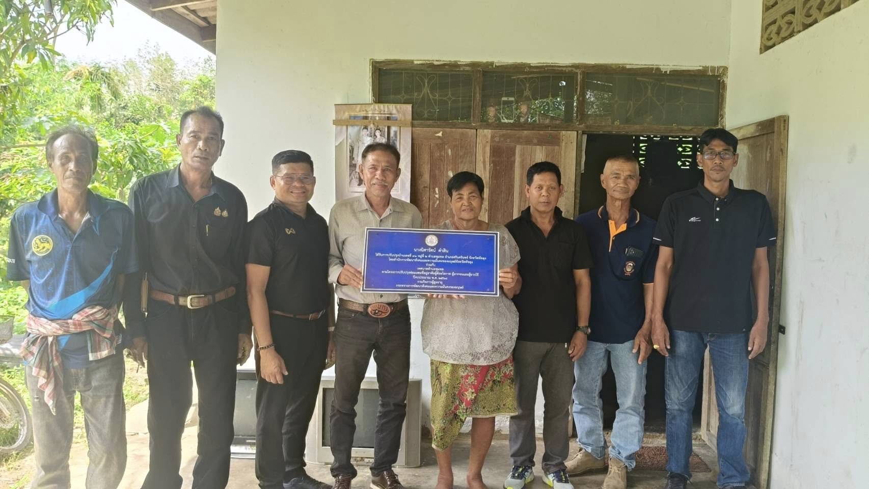 เทศบาลตำบลชุมพล ร่วมกับ สำนักงานพัฒนาสังคมและความมั่นคงของมนุษย์จังหวัดพัทลุง ปรับปรุงซ่อมแซมที่อยู่อาศัยให้แก่ผู้ด้อยโอกาส ผู้ยากจนและผู้ยากไร้ ประจำปีงบประมาณ 2568