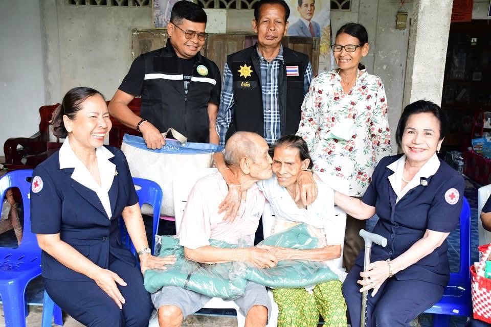 โครงการเยี่ยมผู้สูงวัยจากใจกาชาด